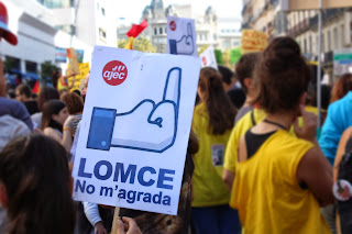 Pancarta de la manifestació, aquesta concretament d'AJEC (Associació de Joves Estudiants de Catalunya).