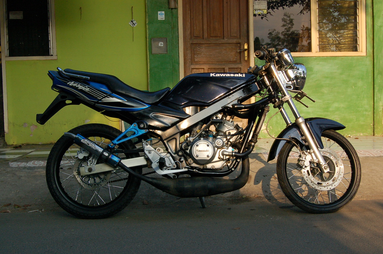 Motor Lelaki Modifikasi Kawasaki Ninja SS 150cc Paling Keren