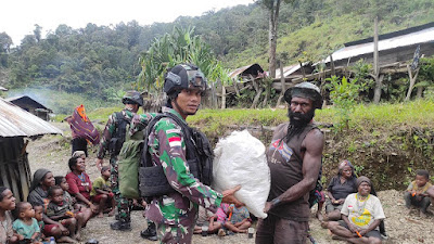 Laksanakan Kegiatan Berbagi Kasih “ Honai To Honai “, Kegiatan Teritorial Satgas Yonif RK 115/ML  Mendapat Apresiasi Masyarakat Papua