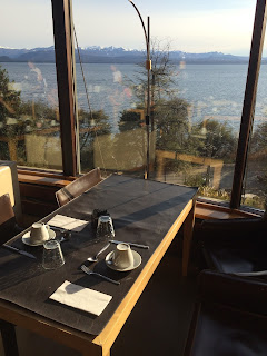 Vista do restaurante do hotel Design Suites em Bariloche