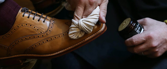 How to clean leather shoes?