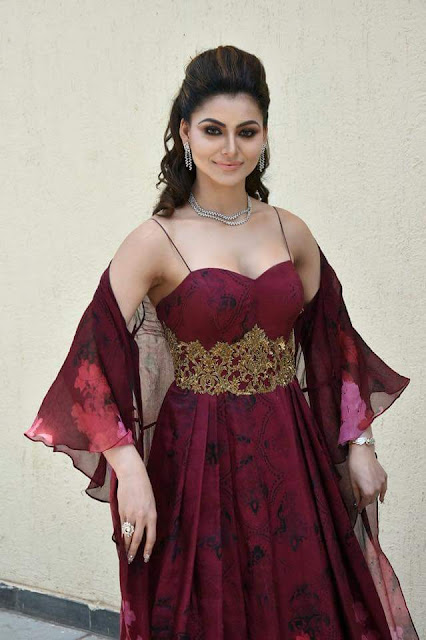 Urvashi Rautela spicy images 