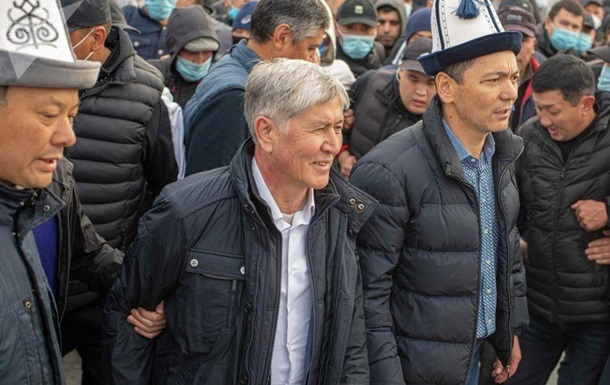 У Киргизстані силовики затримали екс-президента Атамбаєва