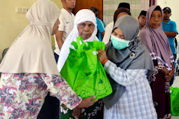 Ramadhan Berbagi, Turaya Samal Serahkan Bantuan 100 Paket Sembako di Iha Kulur
