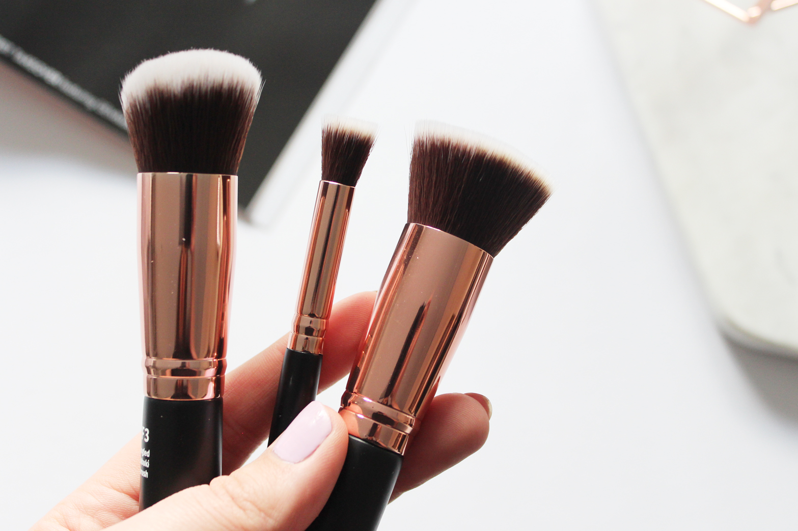 SIMPLY ESSENTIAL | Pro Series Makeup Brushes - Review - CassandraMyee