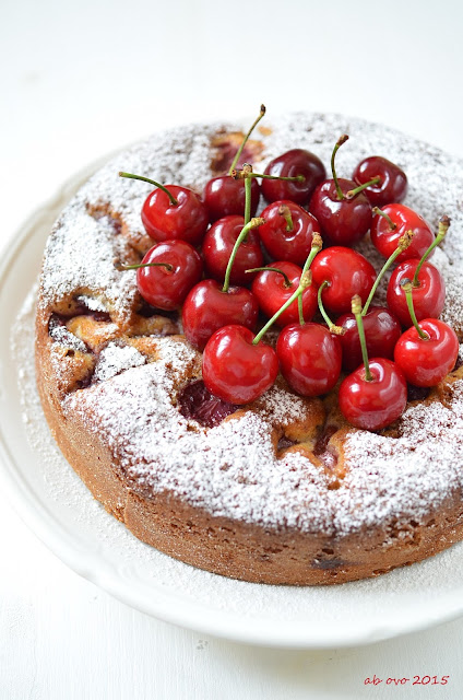 Torta-di-ciliegie-e-mandorle