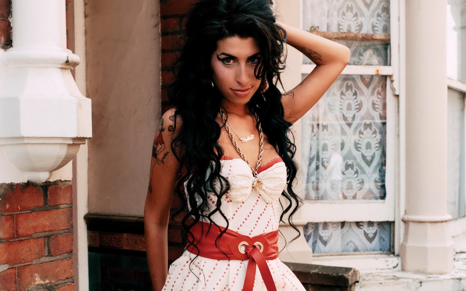 https://blogger.googleusercontent.com/img/b/R29vZ2xl/AVvXsEhZZQ-92yamy6ZyA7rCM2ii2w9FD1AYqQ9YQluVAMd0HRPjFd9c95MUp5OXz6eqZSP9BA3a5DWSCVkmRtP6qeBapqSqqewbUq1YTBZ2Qv5Fi4QTpsJBZCEWtwnJFz8andkgU3GhOHAOxlhT/s1600/Amy-Winehouse-020.jpg