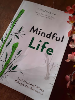 Cara bahagia versi buku mindful life