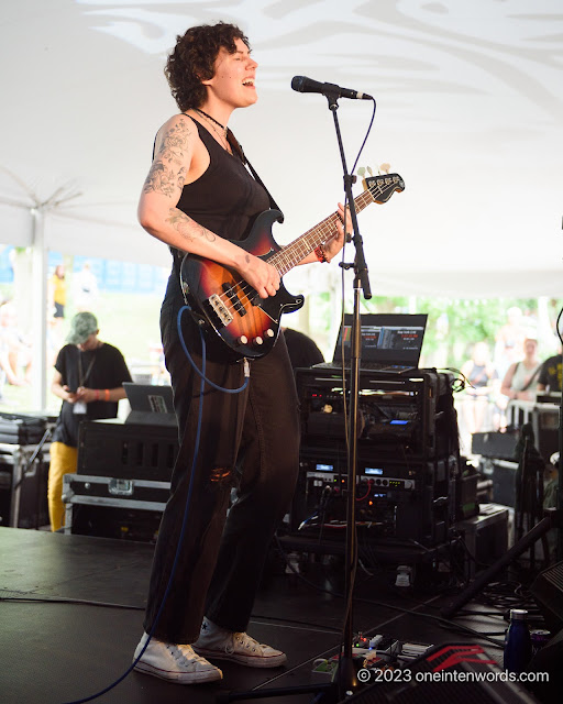 Skye Wallace at Riverfest Elora 2023 on August 18, 19, 20, 2023 Photo by John Ordean at One In Ten Words oneintenwords.com toronto indie alternative live music blog concert photography pictures photos nikon d750 camera yyz photographer