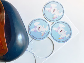 Create a fun and yummy Easter basket stuffer with these Whirly pop lollipop labels.  They are so easy to make and make great party favors or little gifts for everyone on the Easter bunny's list this year.