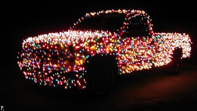 Christmas pickup van with 3000 bulbs Seen On www.coolpicturegallery.net