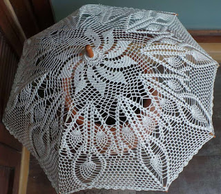 Sweet Nothings Crochet free crochet pattern blog ; photo of the Stunningly superb umbrella