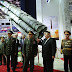  Βόρεια Κορέα: Ο Κιμ Γιονγκ Ουν επιδεικνύει πυραύλους και UAVs της χώρας του στον Σεργκέι Σοϊγκού