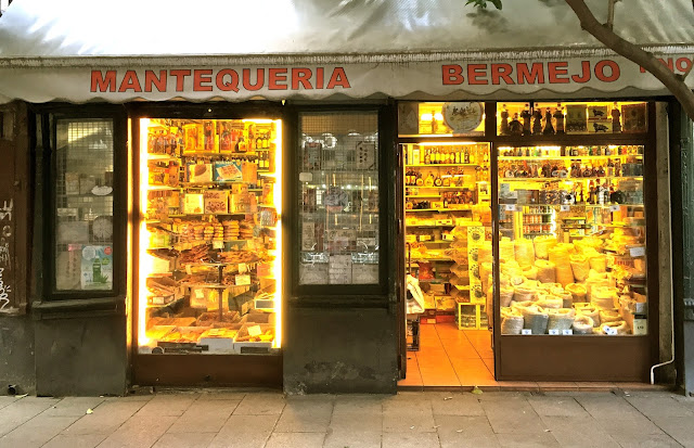 mantequería bermejo madrid plaza mayor estamostendenciados dulces típicos legumbres allcohol dulces artesanos pastas magdalenas pastas de pueblo