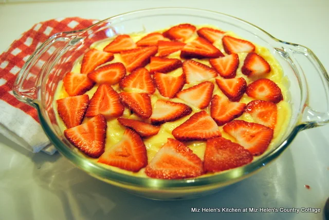 Old Fashioned Strawberry Pudding at Miz Helen's Country Cottage