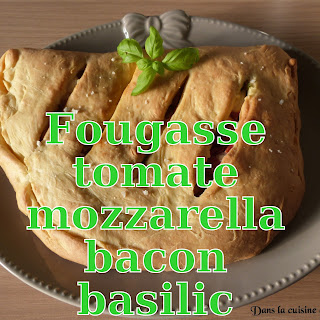 http://danslacuisinedhilary.blogspot.fr/2014/08/fougasse-tomate-mozzarella-bacon-et.html