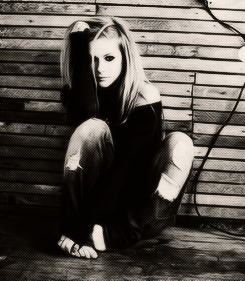 Avril Lavigne - Beautiful Guitarist