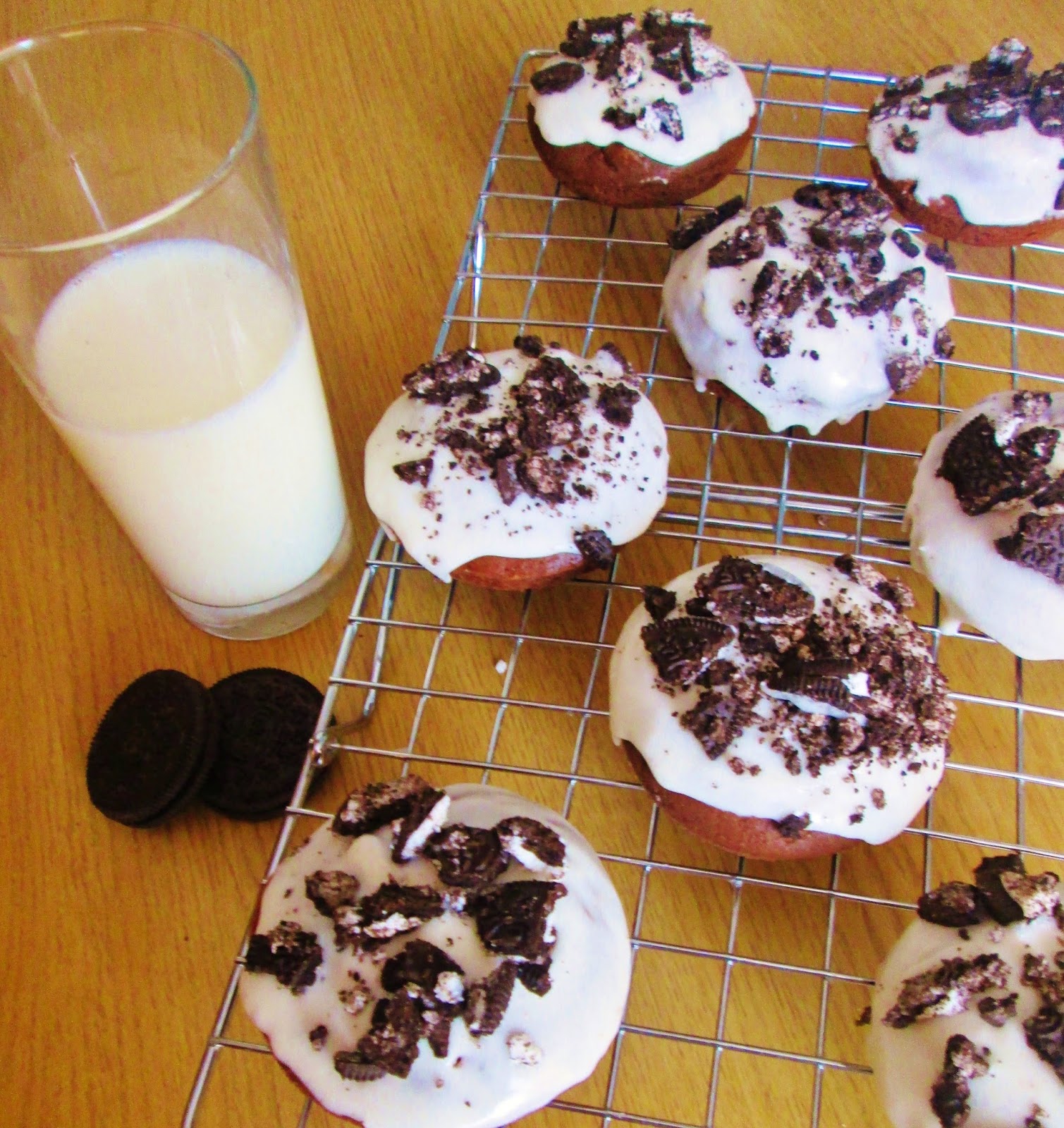 http://themessykitchenuk.blogspot.co.uk/2015/04/cookie-and-cream-baked-doughnuts.html