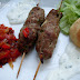 Kebabs con soffritto di pomodori