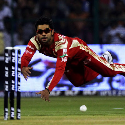 Virat Kohli Royalgroup Challangers batsman fields diving wallpapers