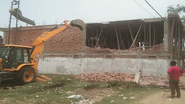 ghazipur-news-illegally-occupied-houses-were-demolished-heavy-police-force