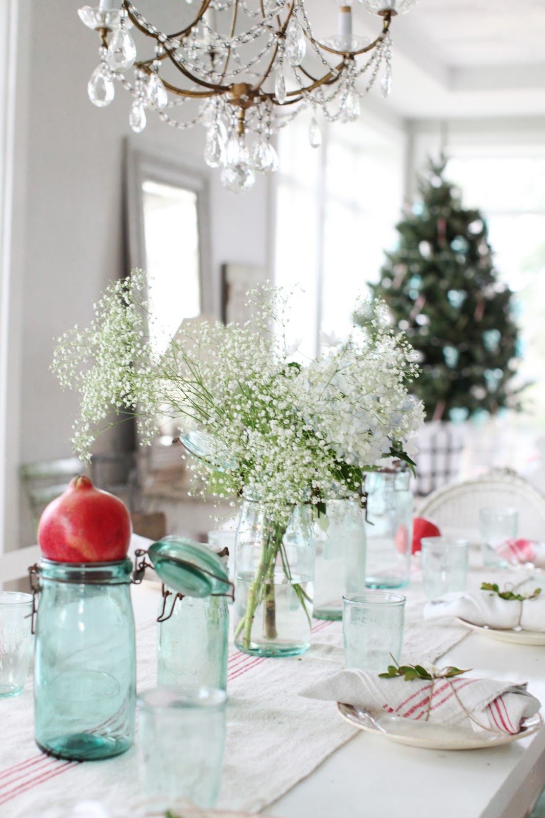 Dreamy Whites A Simple Christmas  Table  Setting 