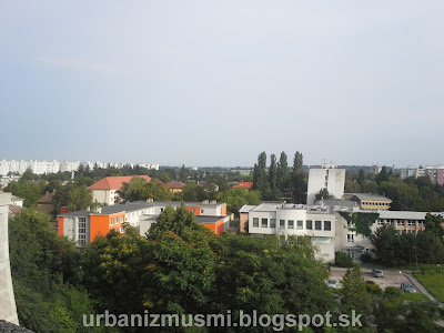 výhľad smerom na ulicu Štefana Kukuru z už zbúraného pavilónu v Michalovskej nemocnici