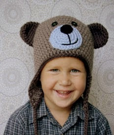 http://translate.google.es/translate?hl=es&sl=en&tl=es&u=http%3A%2F%2Flilleliis.com%2Ffree-patterns%2Fcrochet-bear-hat-free-pattern%2F