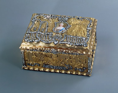 antique snuff box