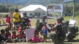 Peringati HUT ke-79 TNI, Satgas Yonif 323 Gelar Layanan Kesehatan Gratis dan Bagi-bagi Pakaian