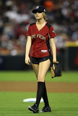 Kate Upton At Major League Baseball6