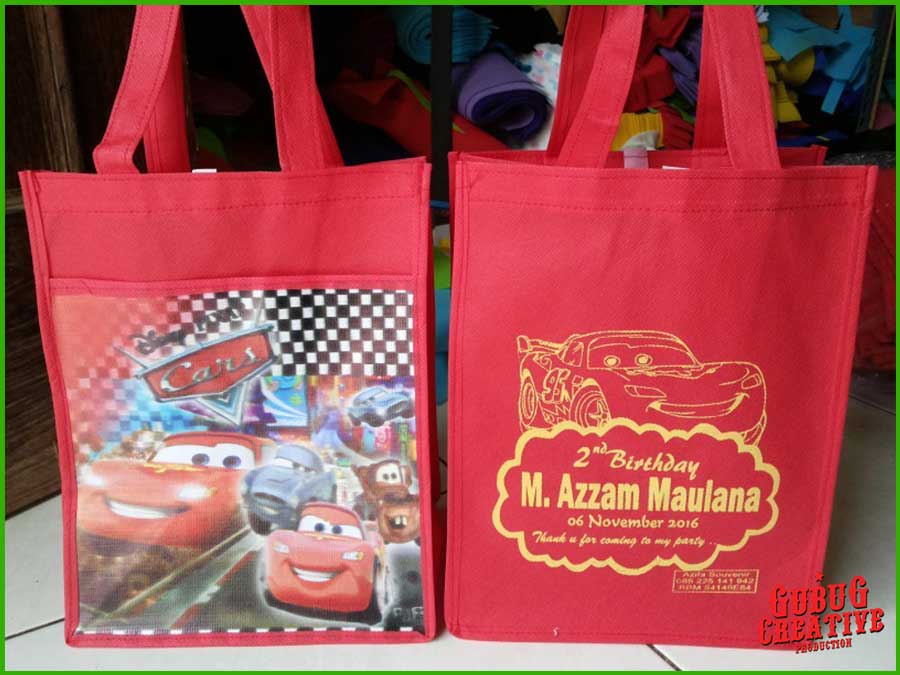 melayani pembelian tas souvenir bisa custom dengan desain bebas dan budget