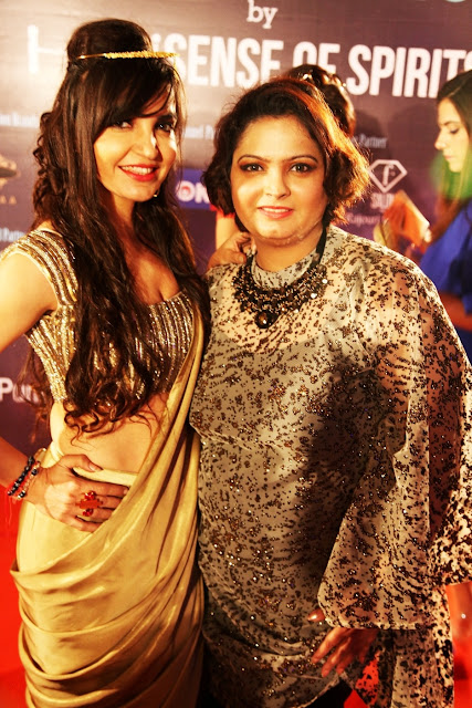 Mrs Universe Sincere 2016, Nancy Kohli with Ruchiekka Krishnani