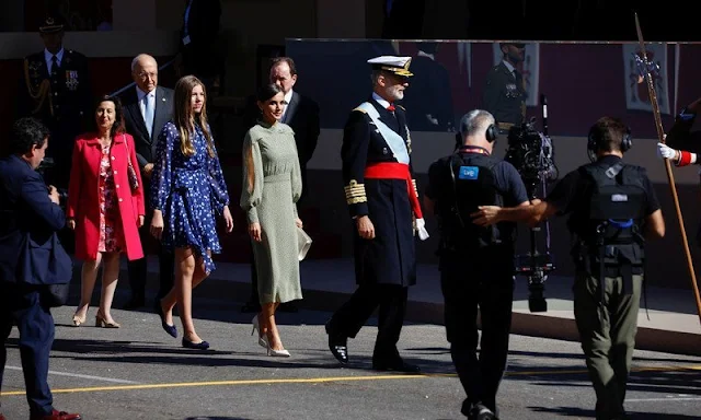 Queen Letizia in Nanda green polka-dot dress by Vogana. Infanta Sofia wore a blue polka-dot dress by Carolina Herrera