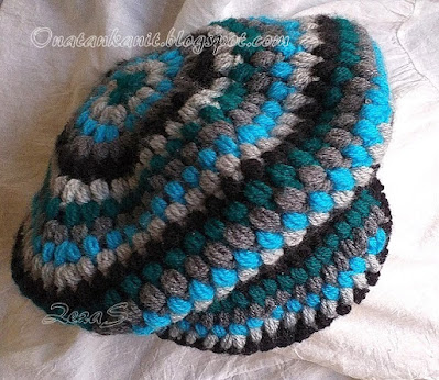 crocheted cap - beret with visor
