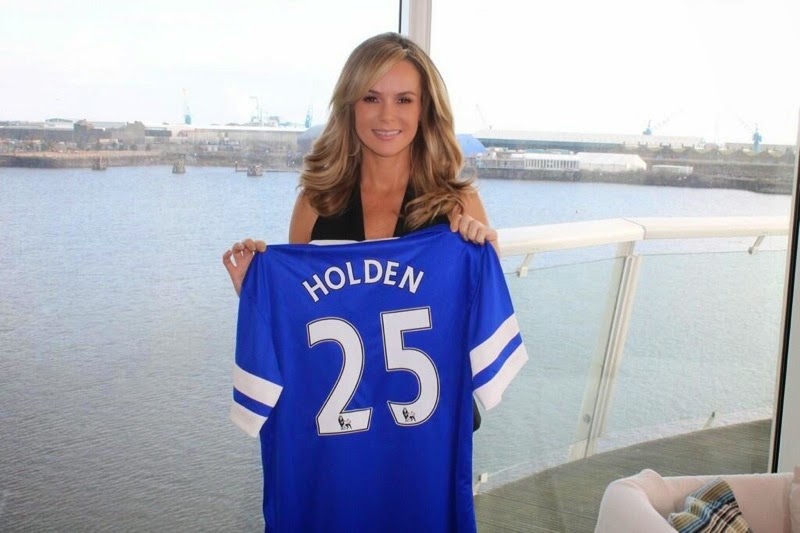 Sexy Everton: Amanda Holden (video, pics)