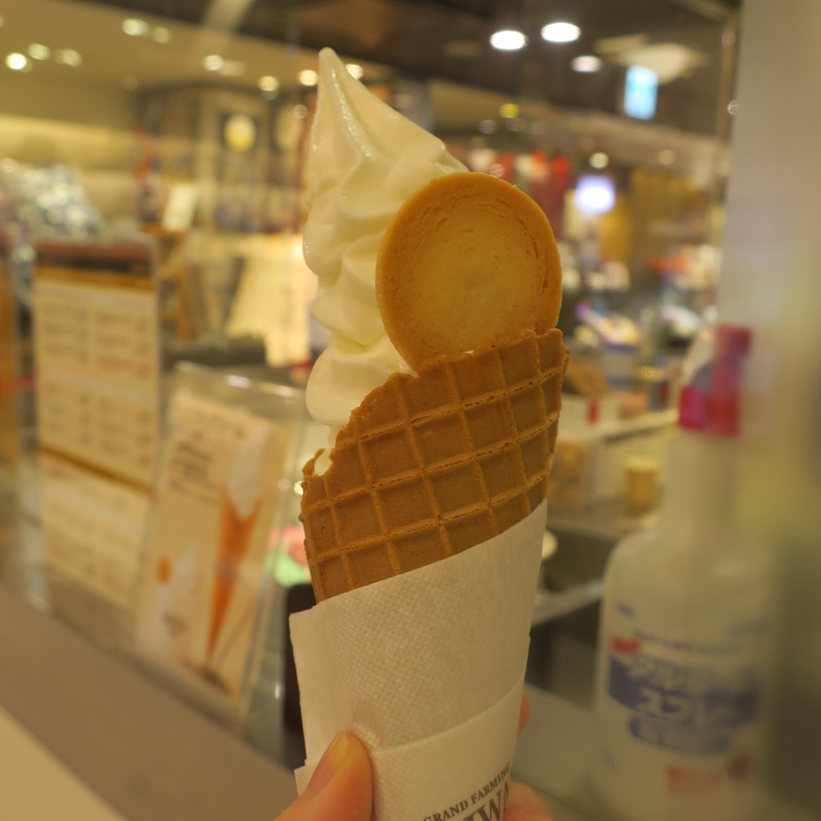 【小岩井農場／東京都：東京駅構内ecute】ソフトクリーム：380円