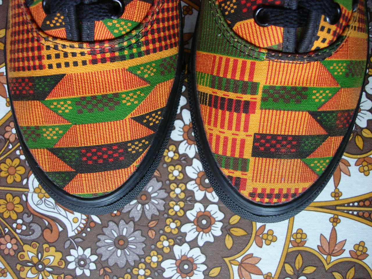 theothersideofthepillow: vintage VANS kente cloth print canvas US8 MADE IN USA 1990's