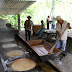 Haciendo la panela en las pailas