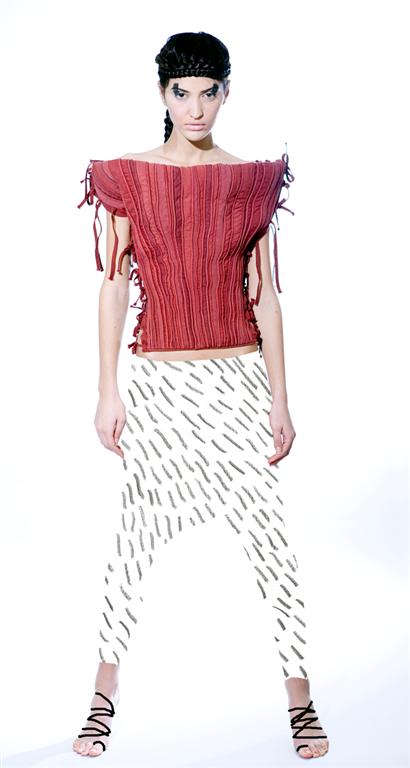 [Rozalb+de+Mura,+spring+summer+2010+collection+-+Véráztatta+maradványok+-+Solyomk_+(The+Remains)++-+F4+(Large).jpg]