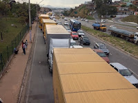 Caminhões parados por Causa de Piquete