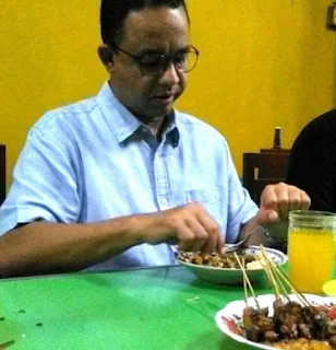 Anis Bawesdan, Nasi Lengko Porsinya Pas Makanya Sejak Kecil Saya Sangat Menyukainya.