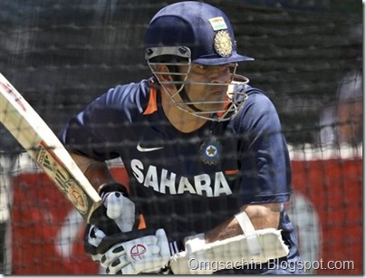 India cricket player Sachin Tendulkar practices during a light training session in Sydney, Australia, Monday, Jan. 2, 2012. Australia will play India in the second test on Tuesday