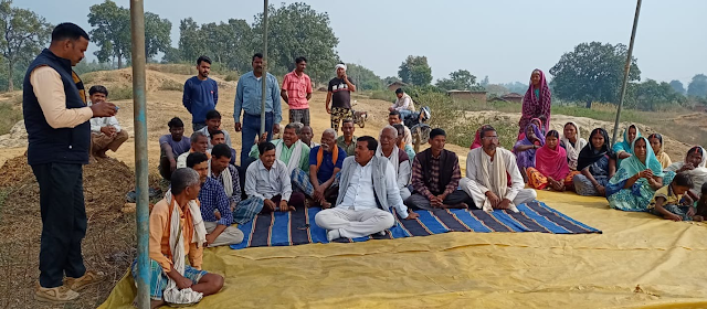  फुलवार में बांध का पुनरोद्धार के लिए ग्रामीणों व ग्राम प्रधान के नेतृत्व में अनशन शुरू- vindhamganj