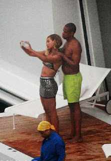 Beyonce Knowles wears a Red Bikini to celebrates her 32th birthday at Italy
