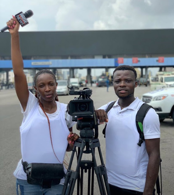 #EndSARS AriseTV Journalists Reportedly Put On Bullet Proofs To Lekki Toll Gate