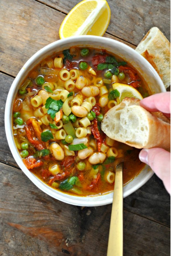 Spring Vegan Pasta E Fagioli - An amazing vegan version of the classic pasta e fagioli with spring veggies. Healthy, hearty and so delicious!