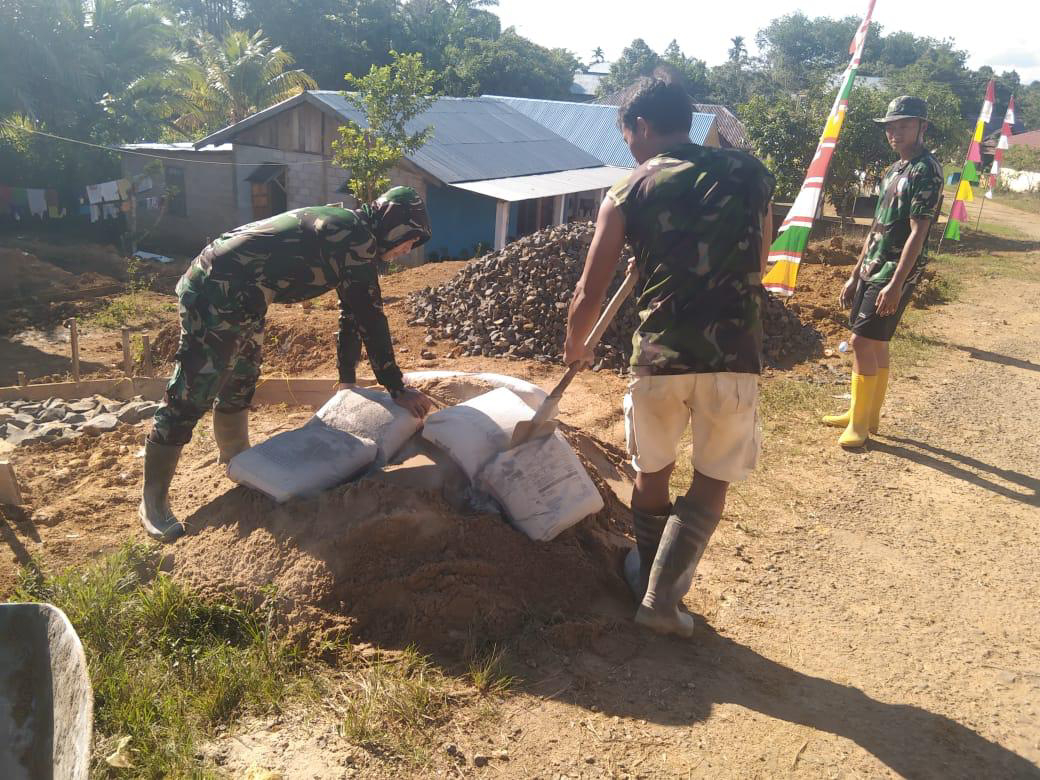 Pengecoran Jalan Rabat Beton Satgas TMMD Ke-111 Kodim 1202/Singkawang