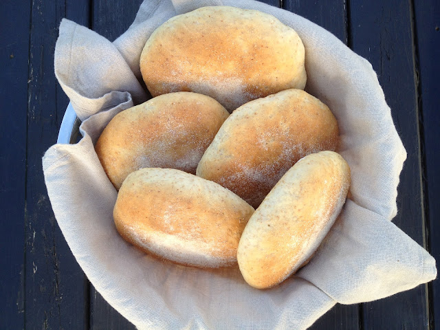 ITALIENSKE CAFE BURGERBOLLER MED DURUM MIT LIVS KOGEBOG