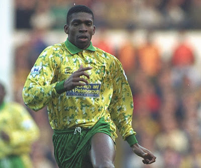 norwich city home kit